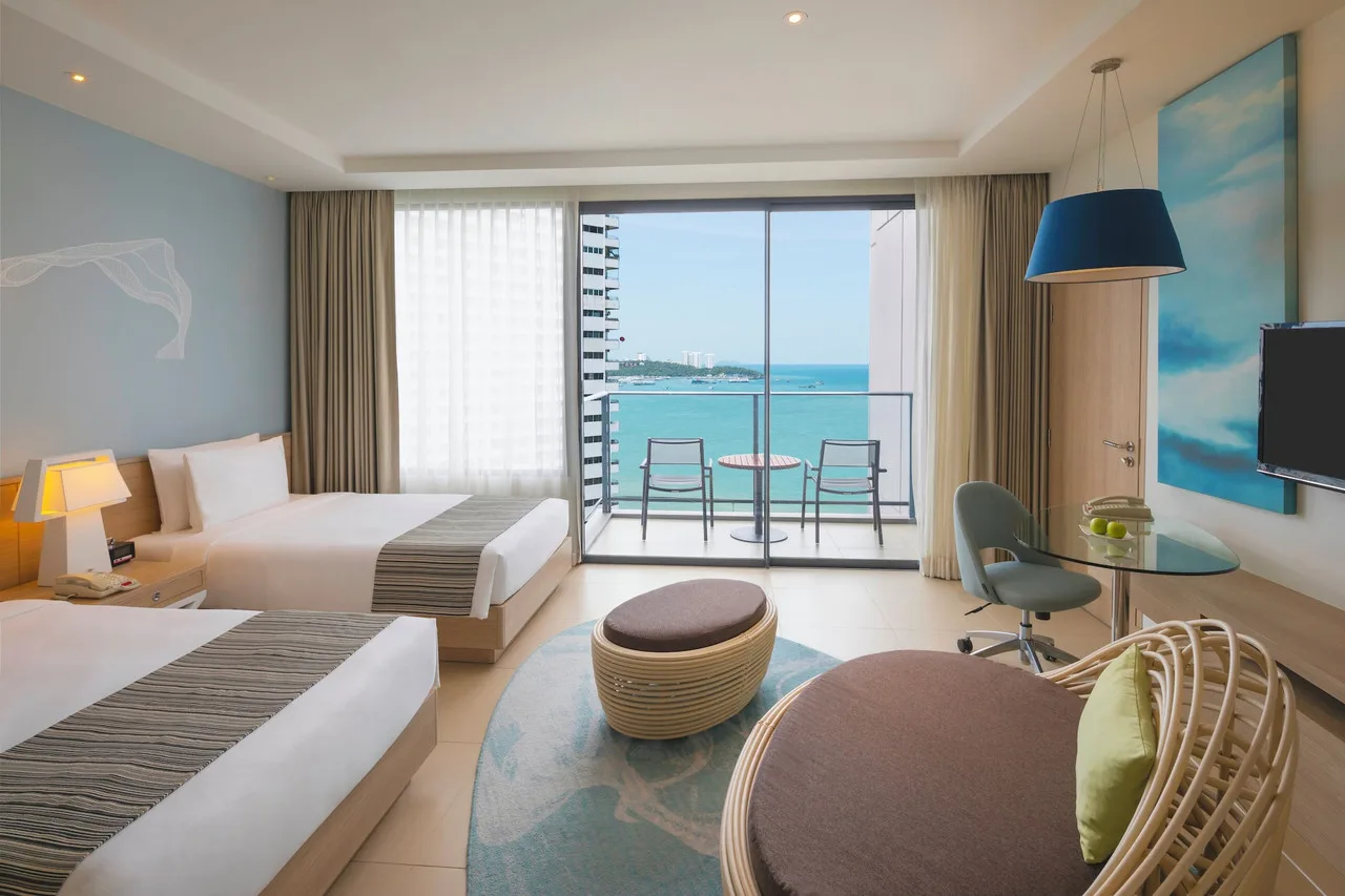 Holiday Inn Pattaya — rooms and atmosphere