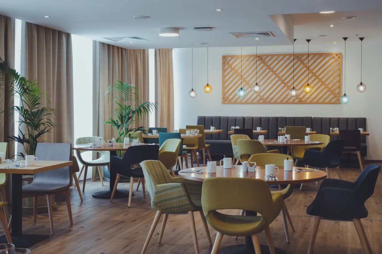 Holiday Inn Skopje — rooms and atmosphere