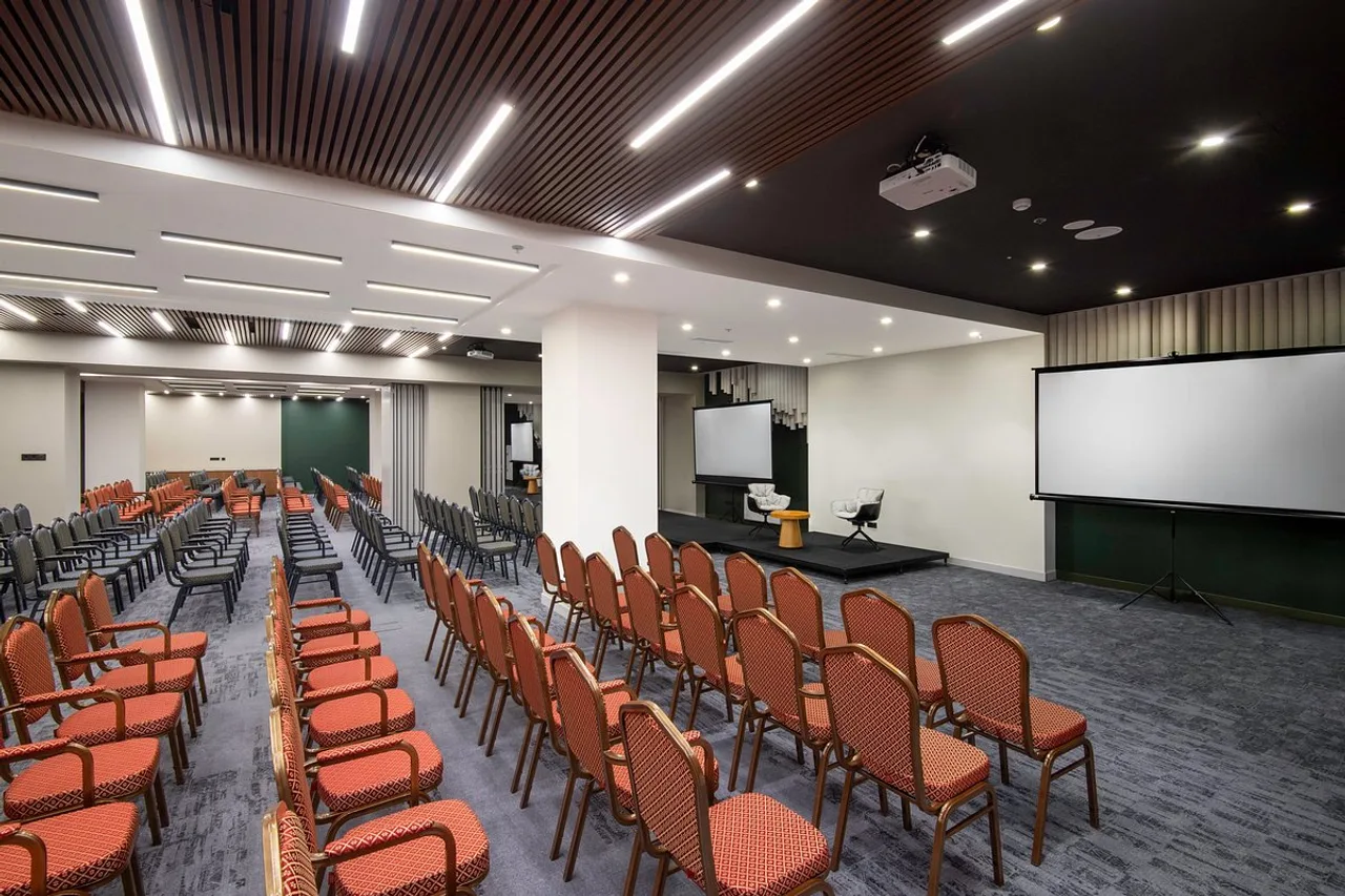 Holiday Inn Yerevan – Republic Square by IHG — ภาพห้องพักและบรรยากาศ