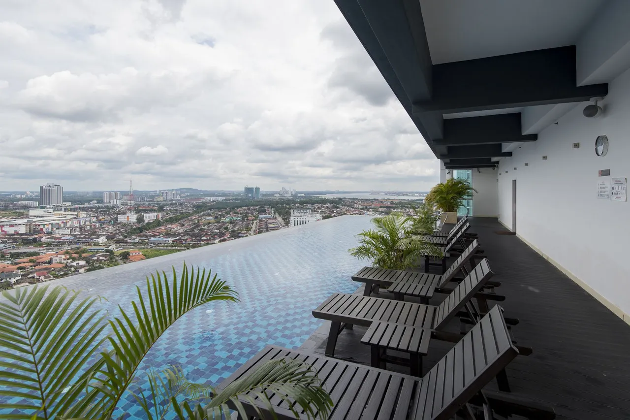 Holiday Villa Johor Bahru City Centre — rooms and atmosphere