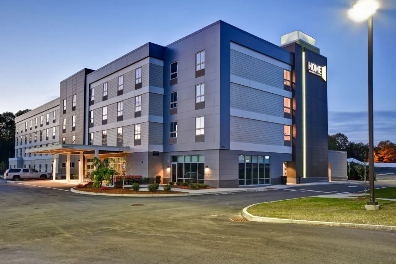 Home2 Suites by Hilton Walpole Foxboro — โรงแรมในใกล้ Gillette Stadium