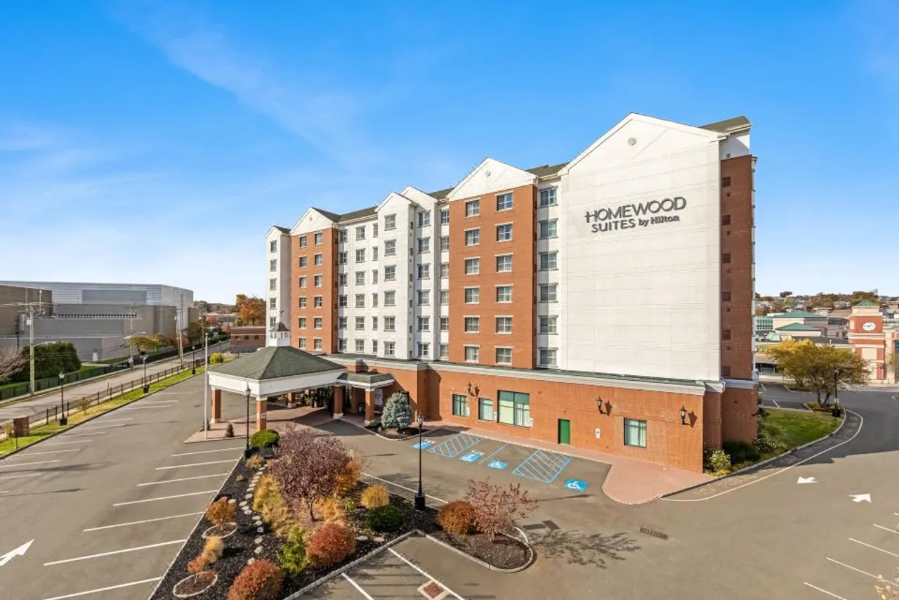 Homewood Suites by Hilton East Rutherford - Meadowlands — โรงแรมในใกล้ MetLife Stadium