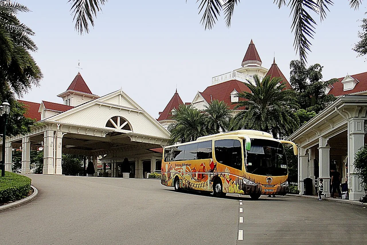 Hong Kong Disneyland Hotel — rooms and atmosphere