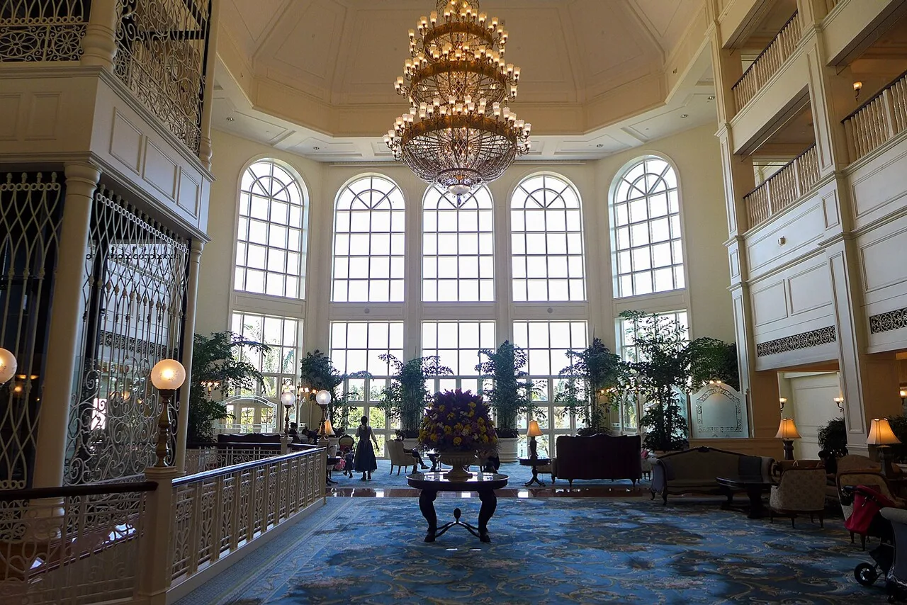 Hong Kong Disneyland Hotel — rooms and atmosphere