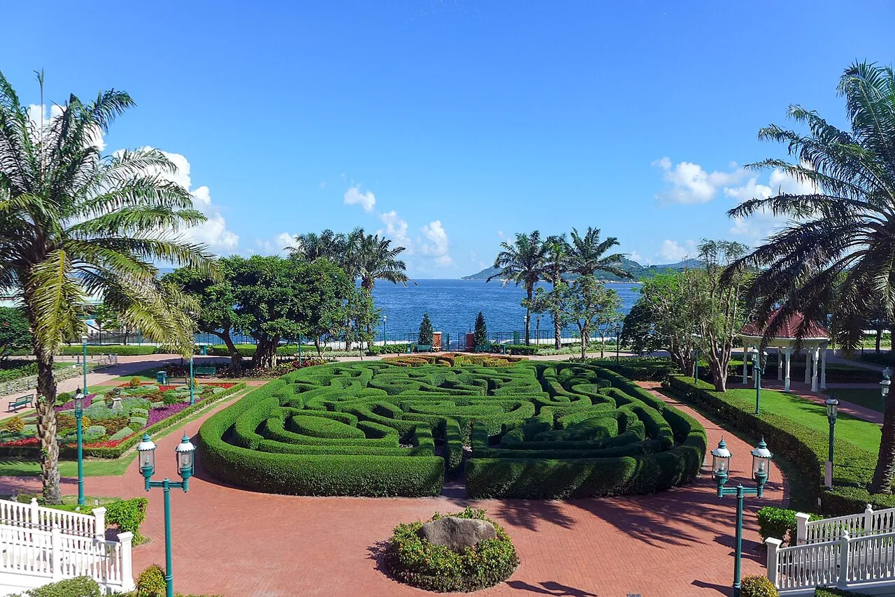Hong Kong Disneyland Hotel — rooms and atmosphere