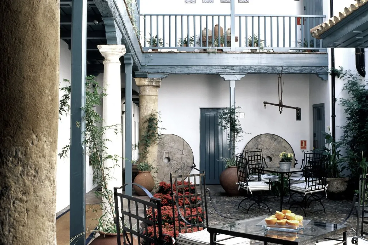 Hospes Las Casas del Rey de Baeza — rooms and atmosphere