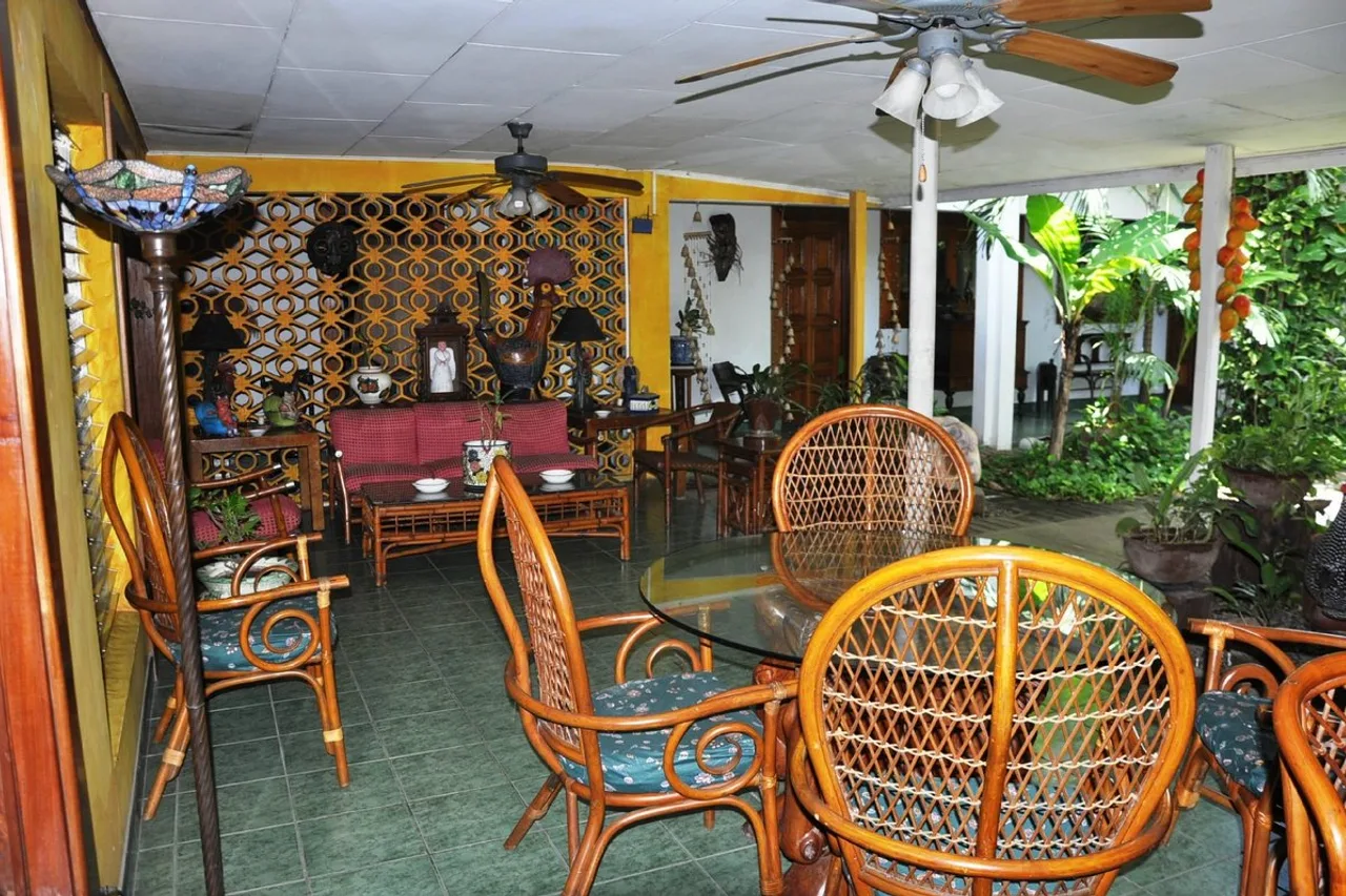 Hostal Real Bolonia — ภาพห้องพักและบรรยากาศ
