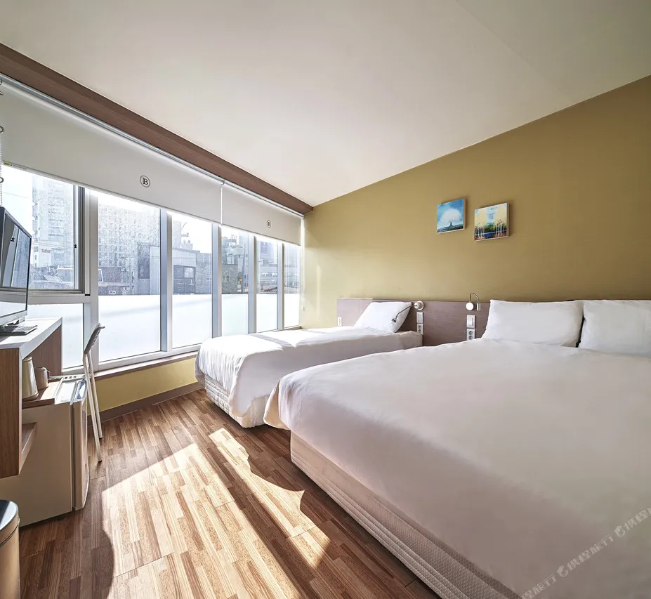 Hostel the Style in Hongdae — rooms and atmosphere