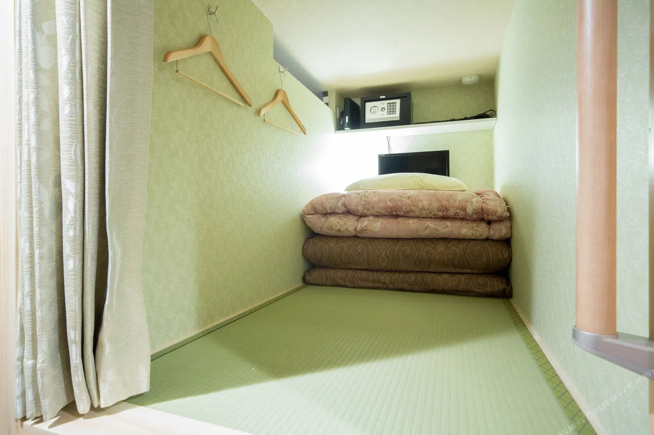 HOSTEL WASABI Nagoya Ekimae — rooms and atmosphere
