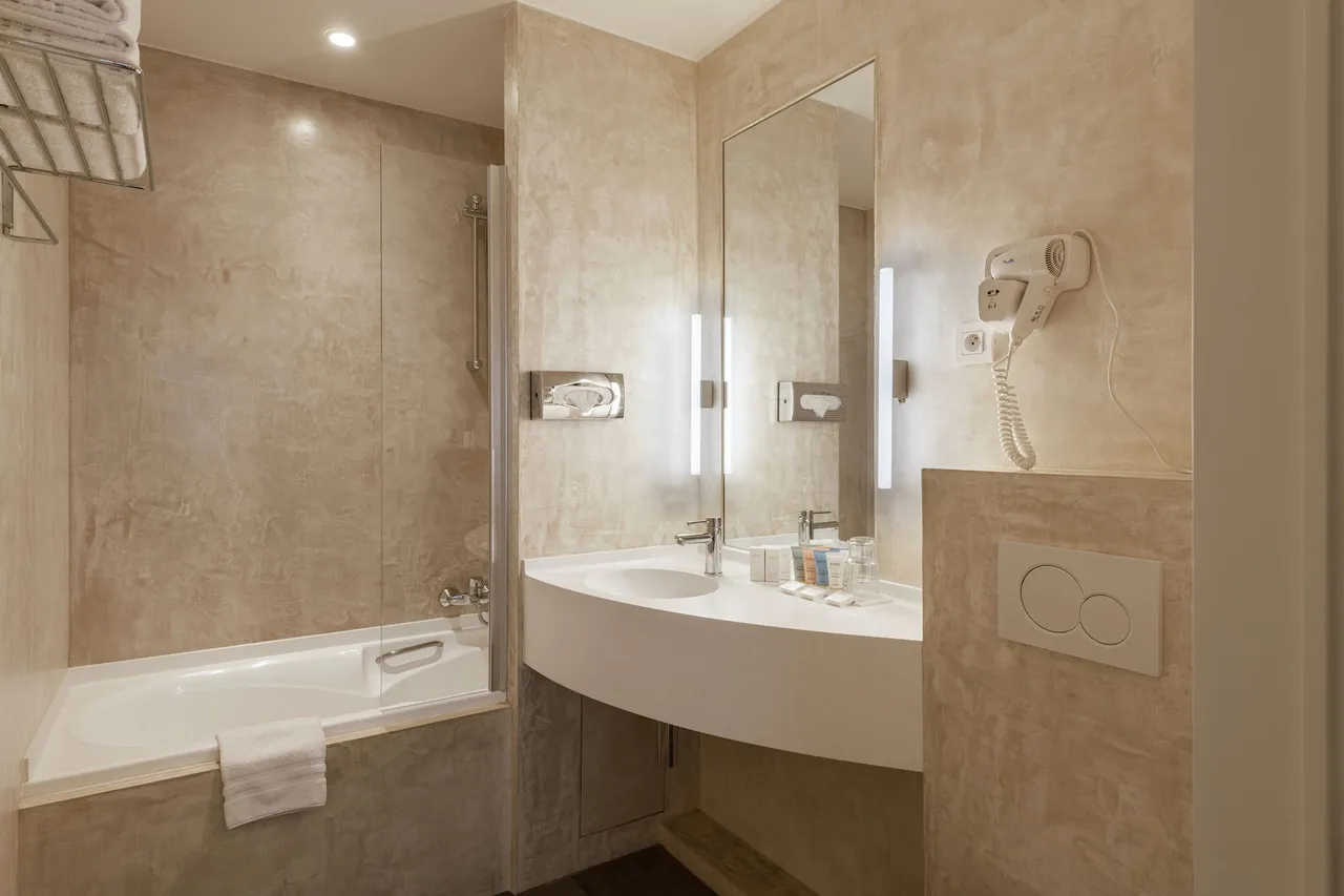 Hotel Academie Bruges — rooms and atmosphere