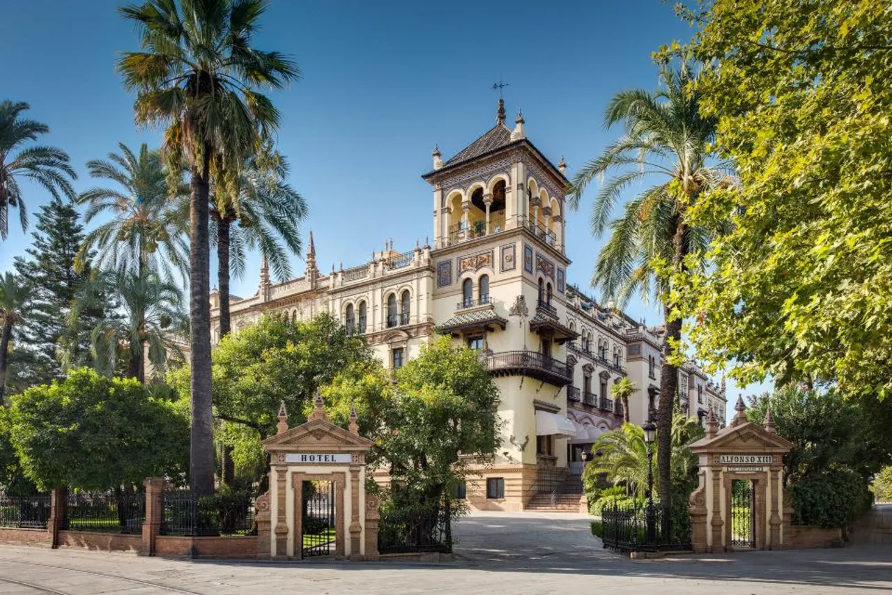 Hotel Alfonso XIII, a Luxury Collection Hotel, Seville — rooms and atmosphere