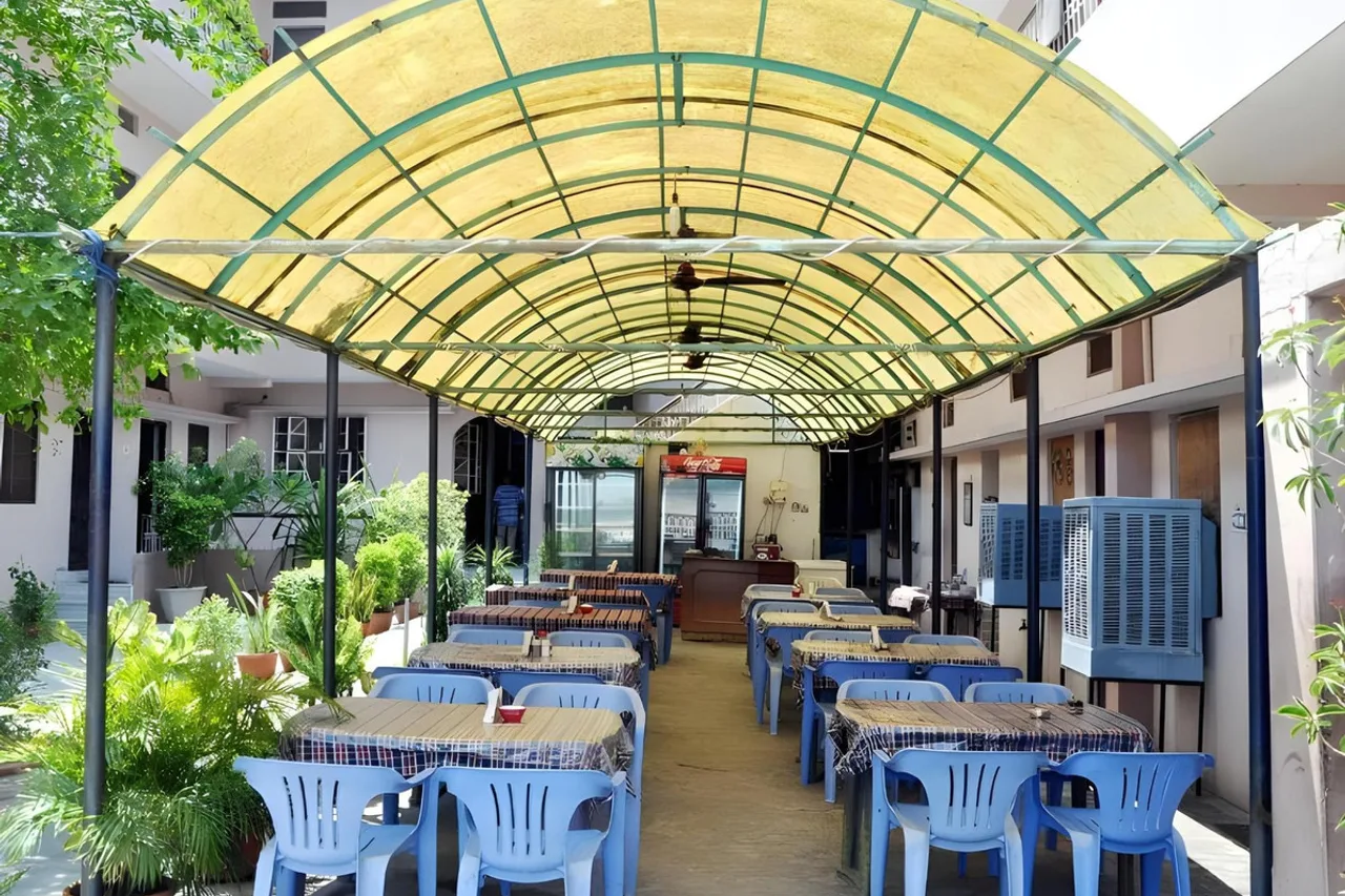 Hotel Alka — ภาพห้องพักและบรรยากาศ