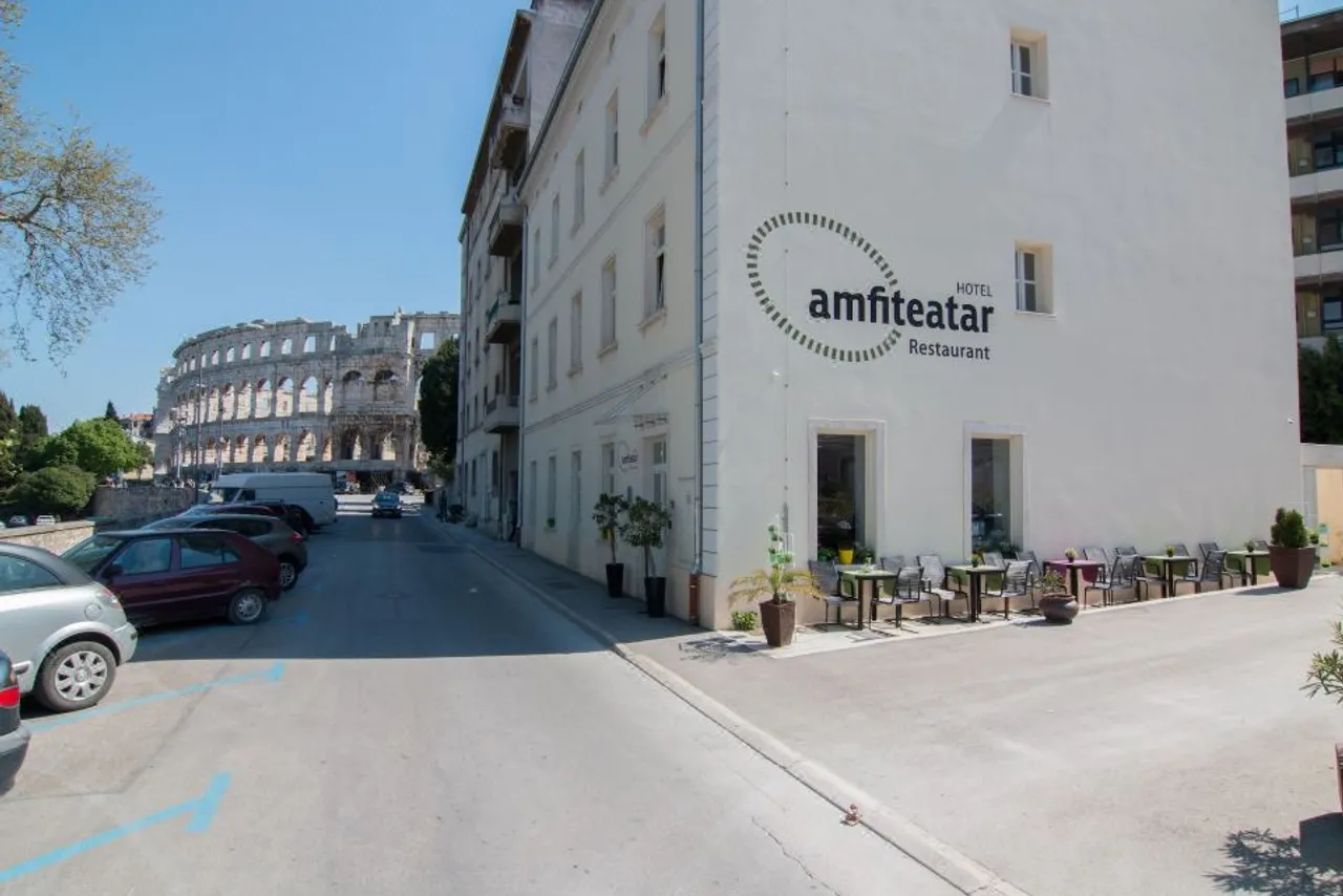 Hotel Amfiteatar — โรงแรมในปูลา
