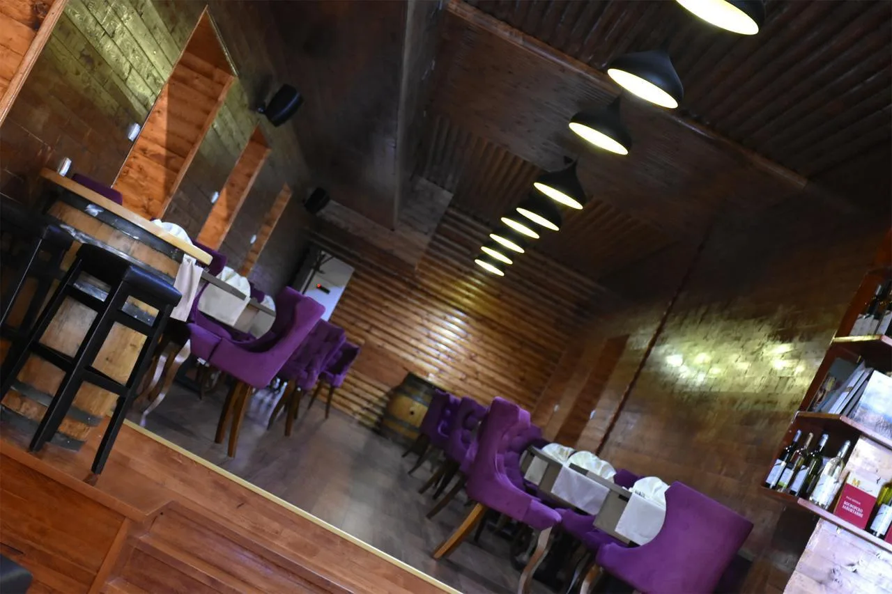Hotel and Winery Lozar — ภาพห้องพักและบรรยากาศ