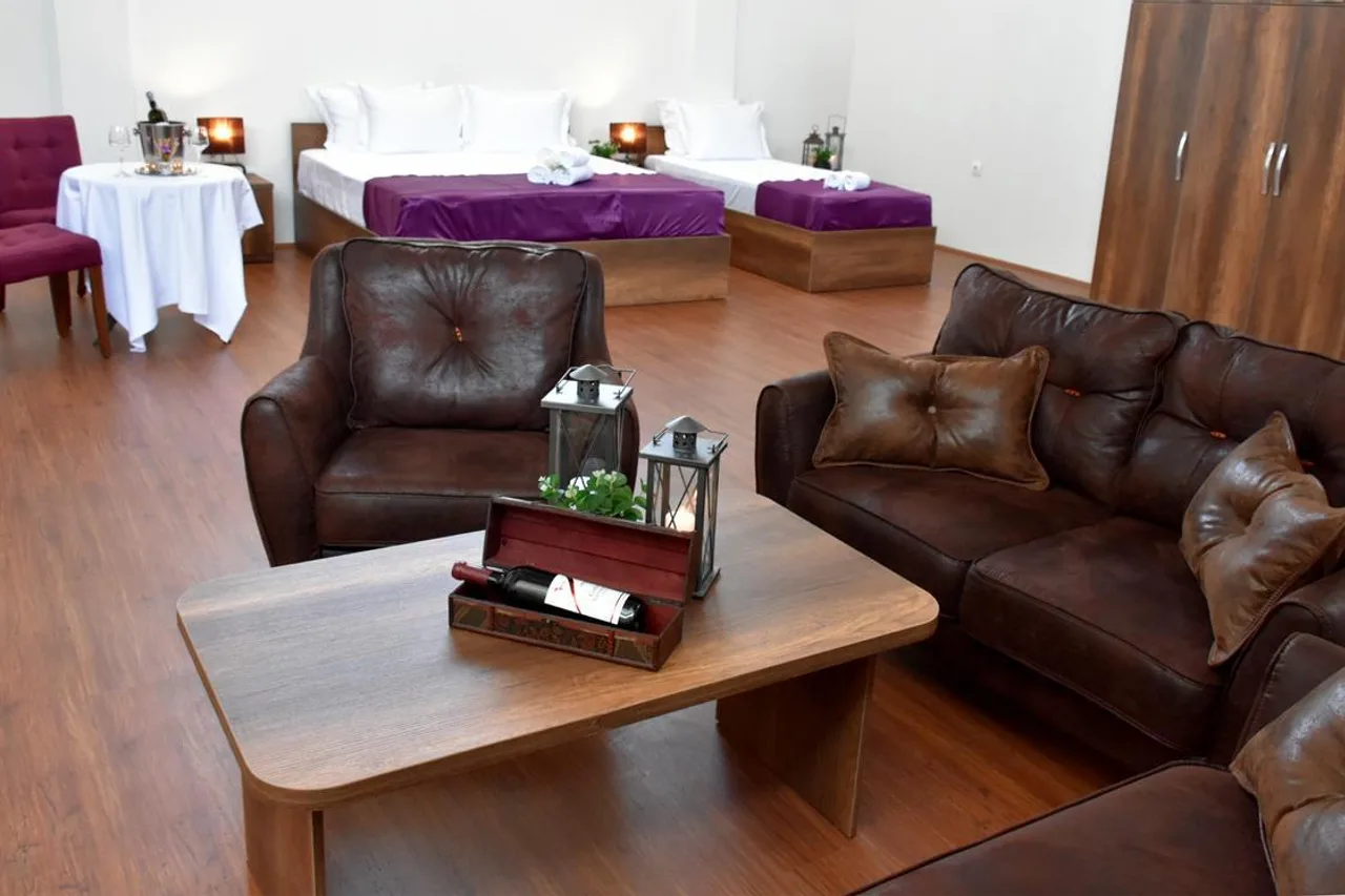 Hotel and Winery Lozar — ภาพห้องพักและบรรยากาศ