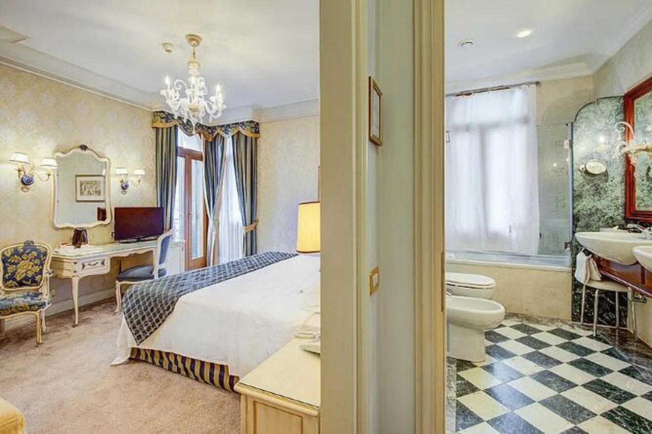 Hotel Antiche Figure — rooms and atmosphere