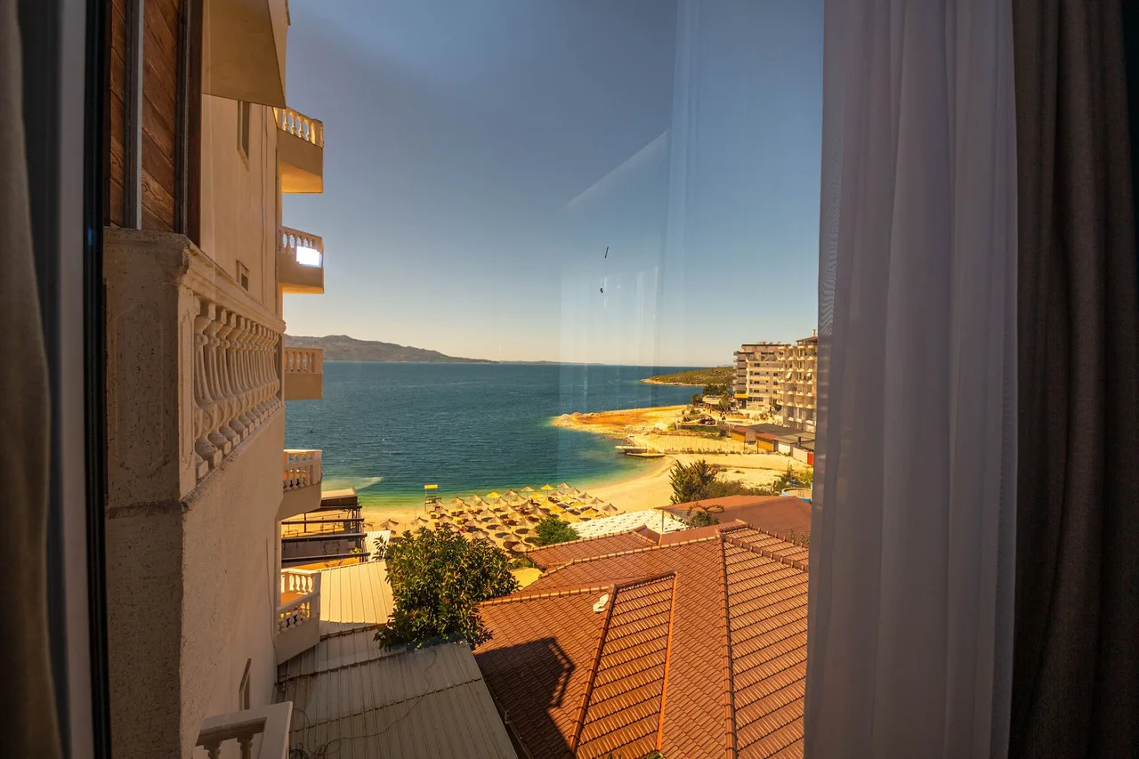 Hotel Apollon Saranda — ภาพห้องพักและบรรยากาศ