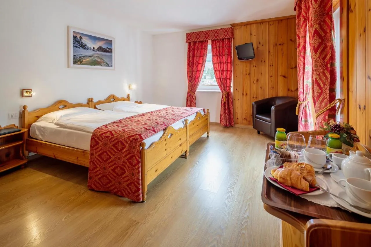 Hotel Aquila Cortina — rooms and atmosphere