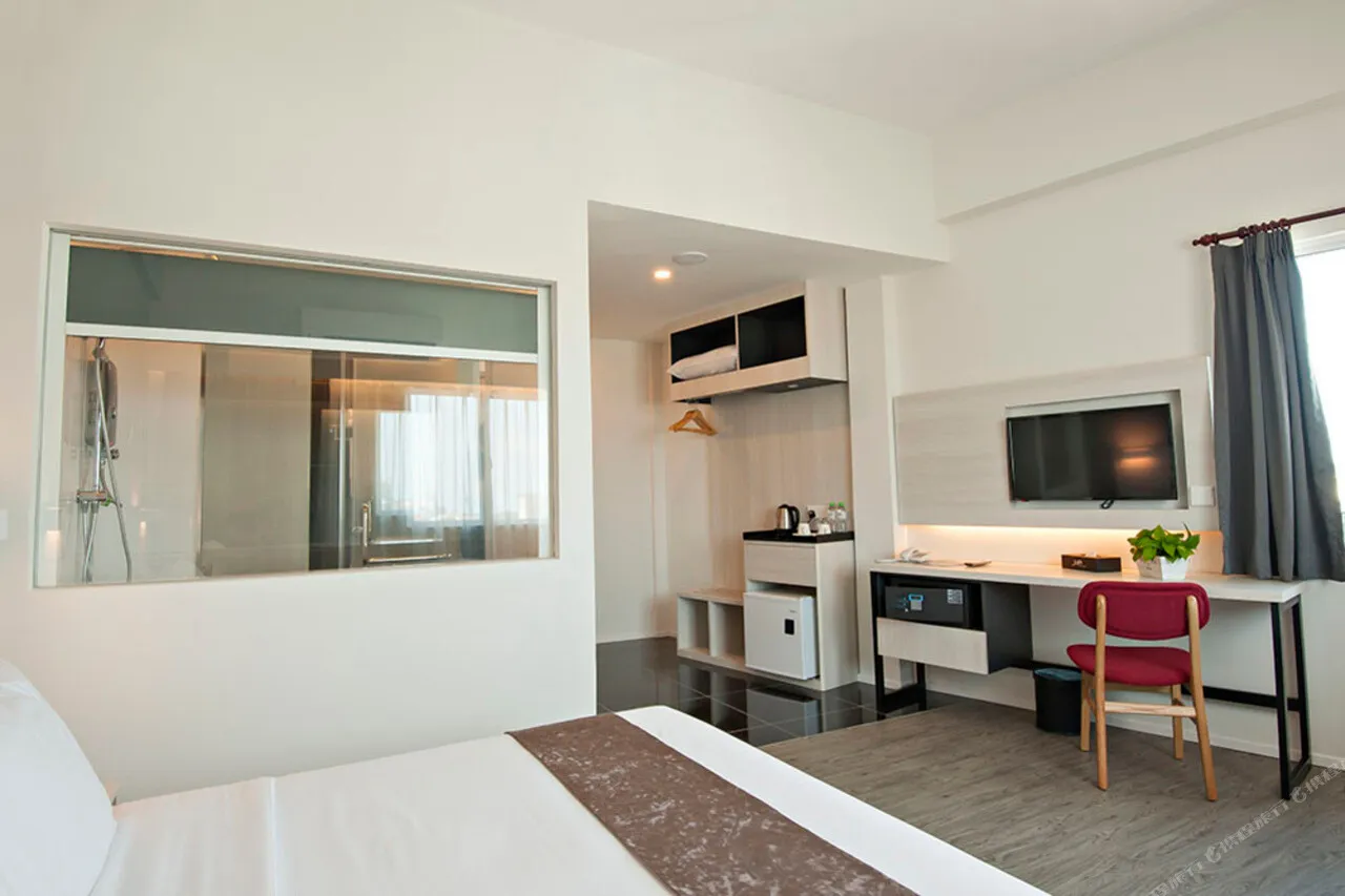 Hotel Arissa — rooms and atmosphere