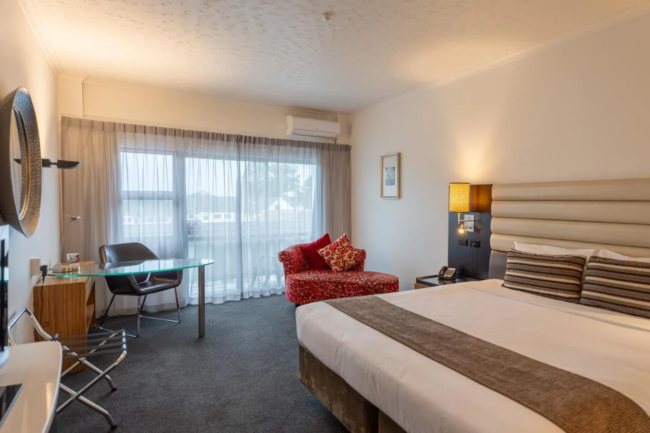 Hotel Armitage Tauranga — rooms and atmosphere