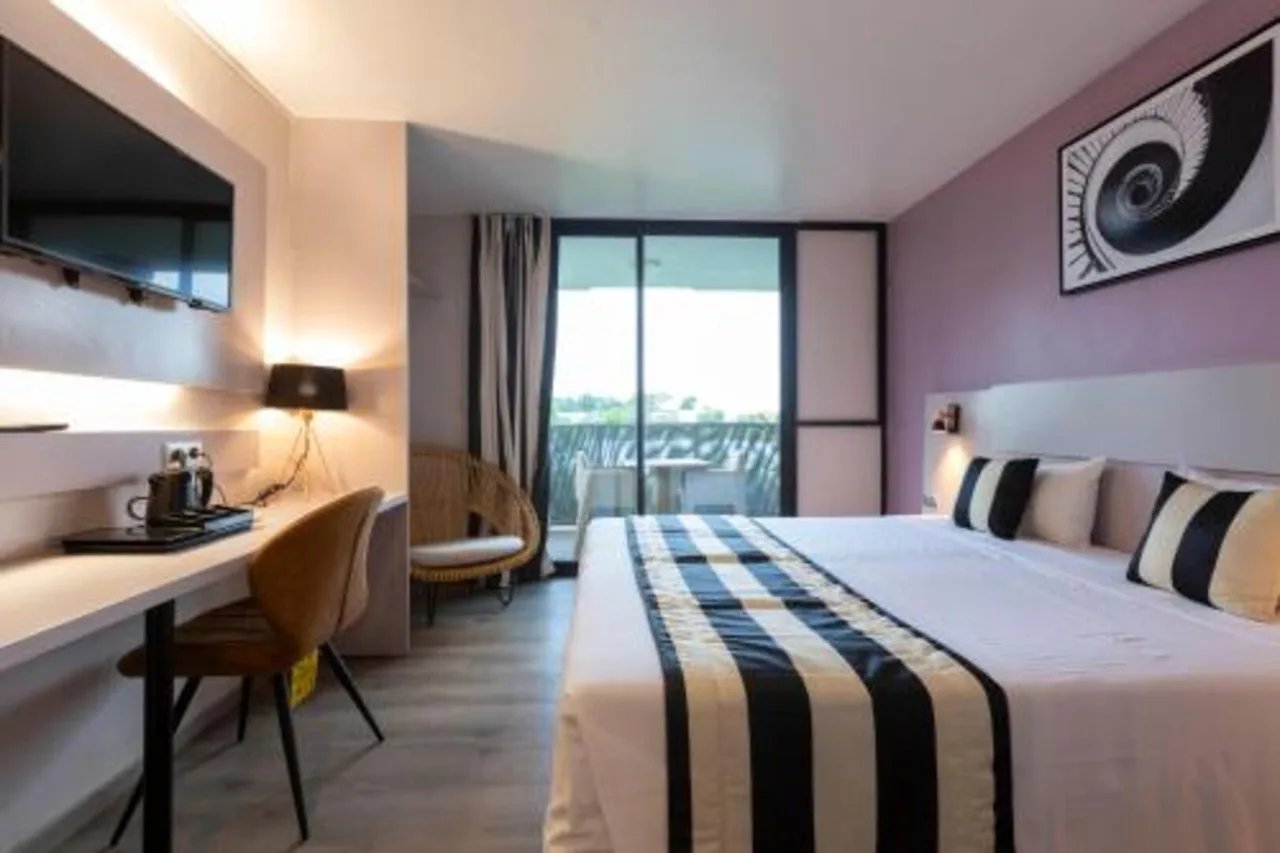 Hotel Atlantis — ภาพห้องพักและบรรยากาศ