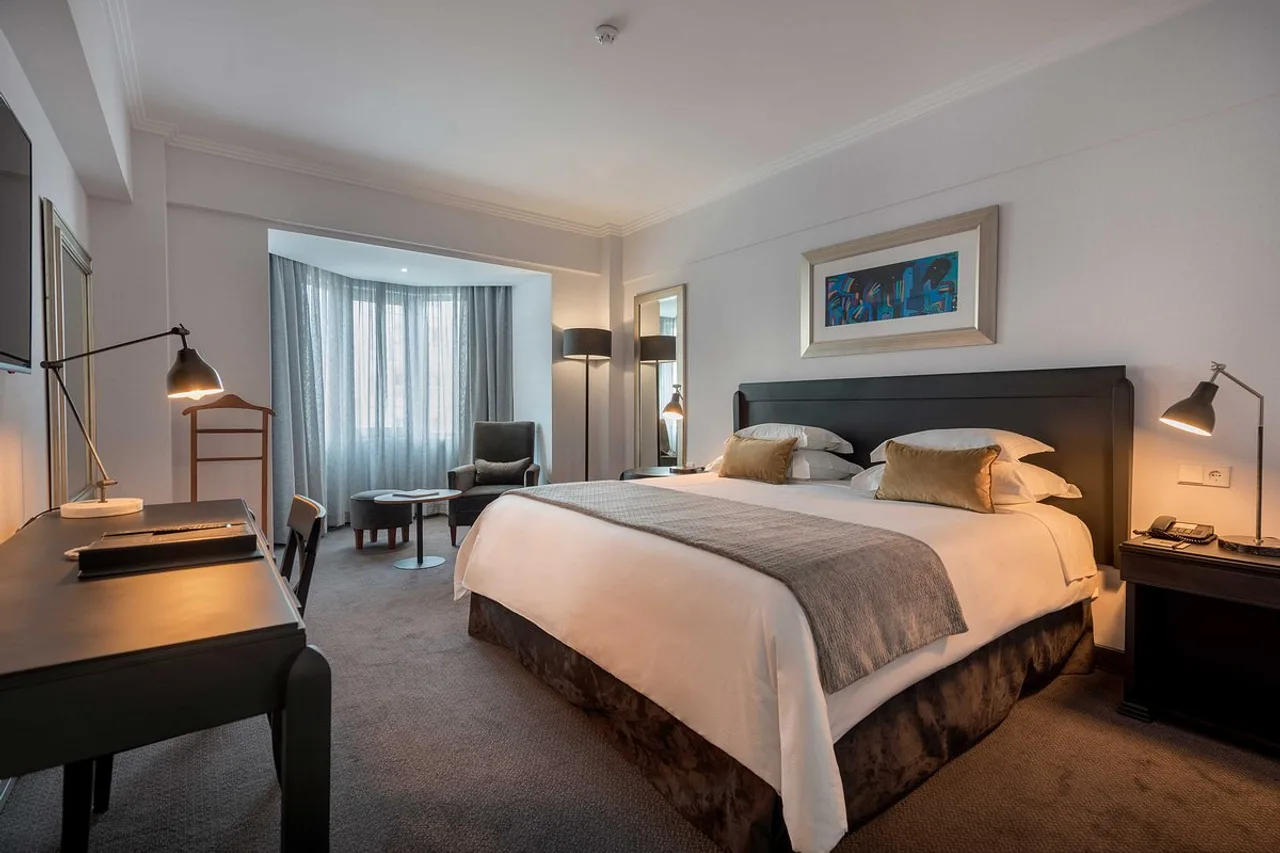 Hotel Avenida — ภาพห้องพักและบรรยากาศ