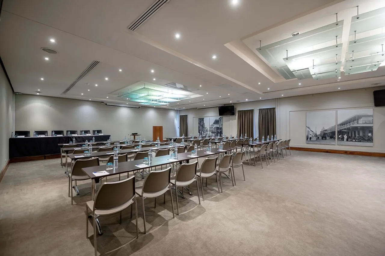 Hotel Avenida — ภาพห้องพักและบรรยากาศ