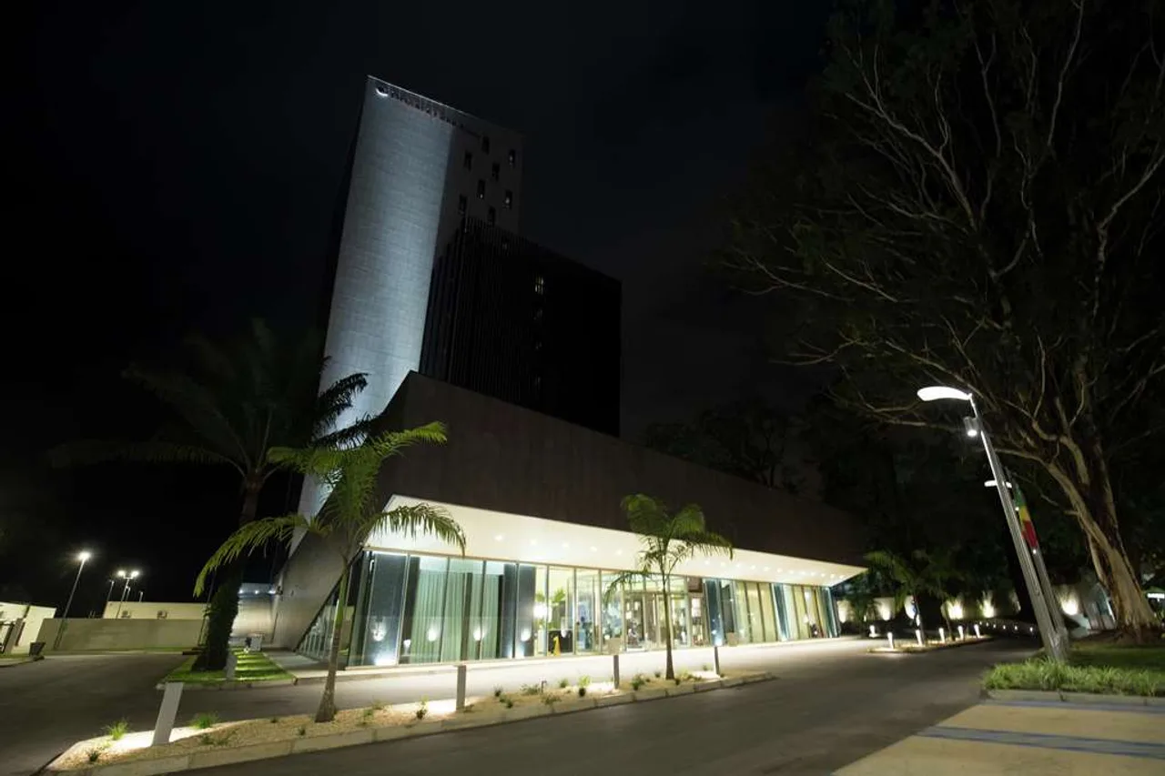 Hotel Azur International — ปวงต์-นัวร์