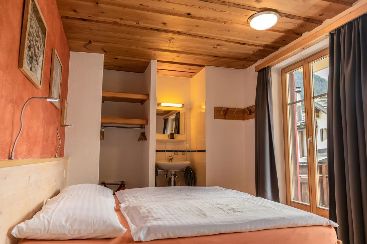 Hotel Bahnhof — rooms and atmosphere