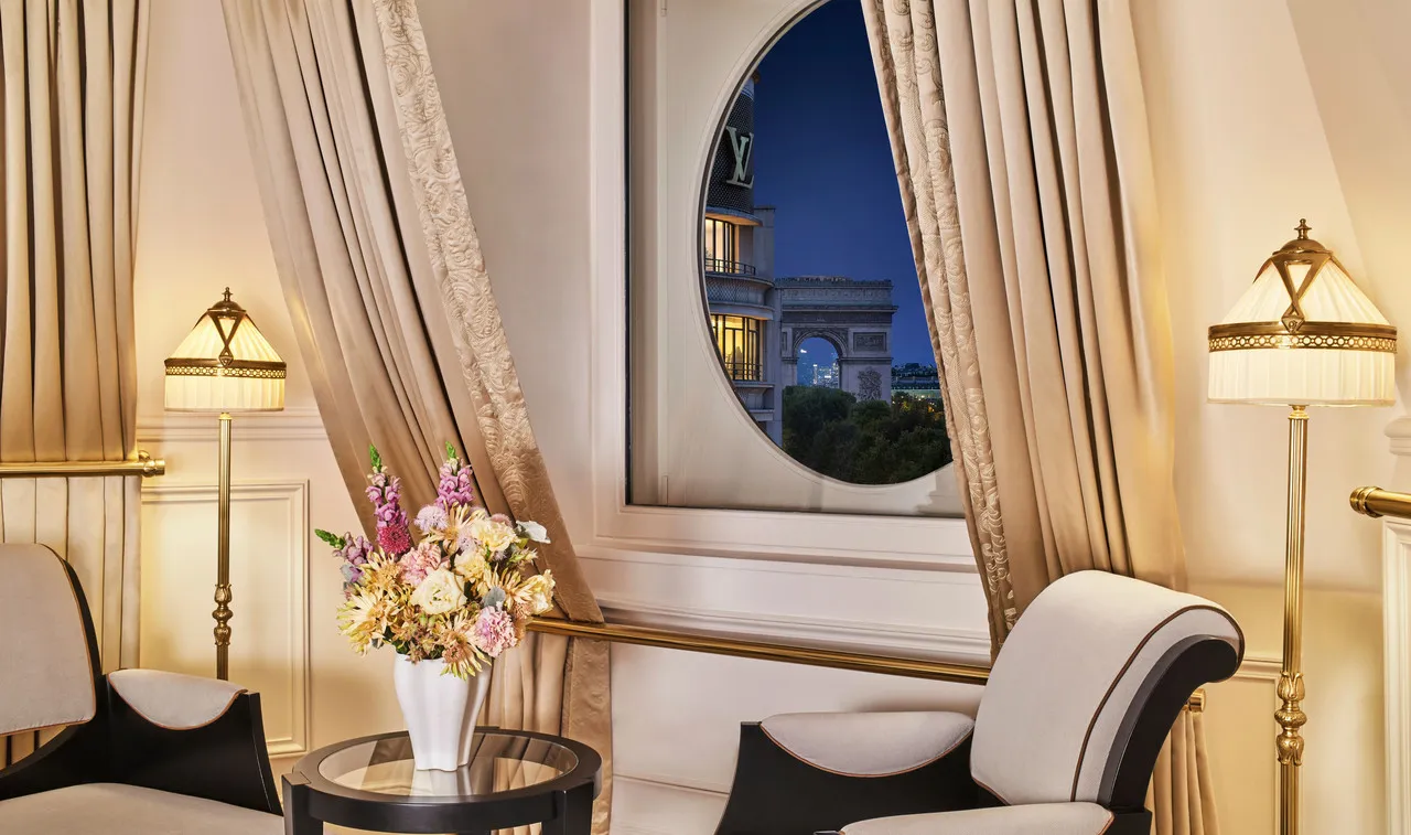 Hôtel Barrière Le Fouquet's — rooms and atmosphere