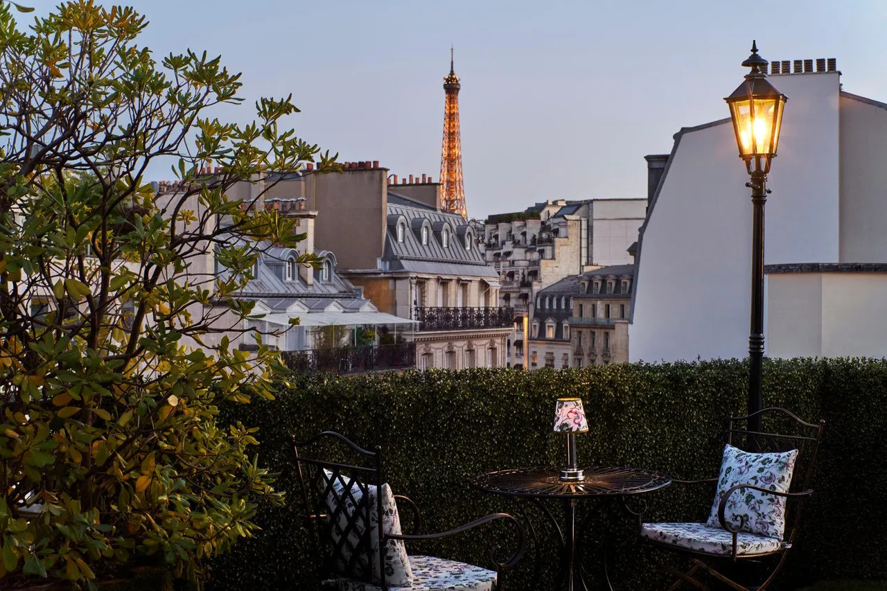 Hôtel Barrière Le Fouquet's — rooms and atmosphere