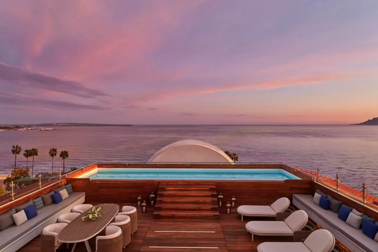 Hotel Barriere Le Majestic Cannes — ภาพห้องพักและบรรยากาศ