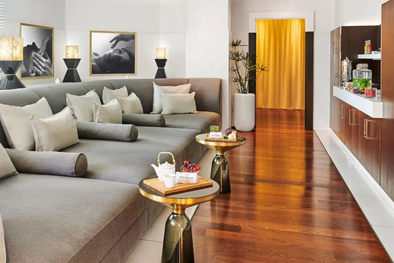 Hotel Barriere Le Majestic Cannes — ภาพห้องพักและบรรยากาศ