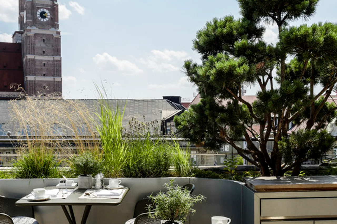 Hotel Bayerischer Hof — ภาพห้องพักและบรรยากาศ