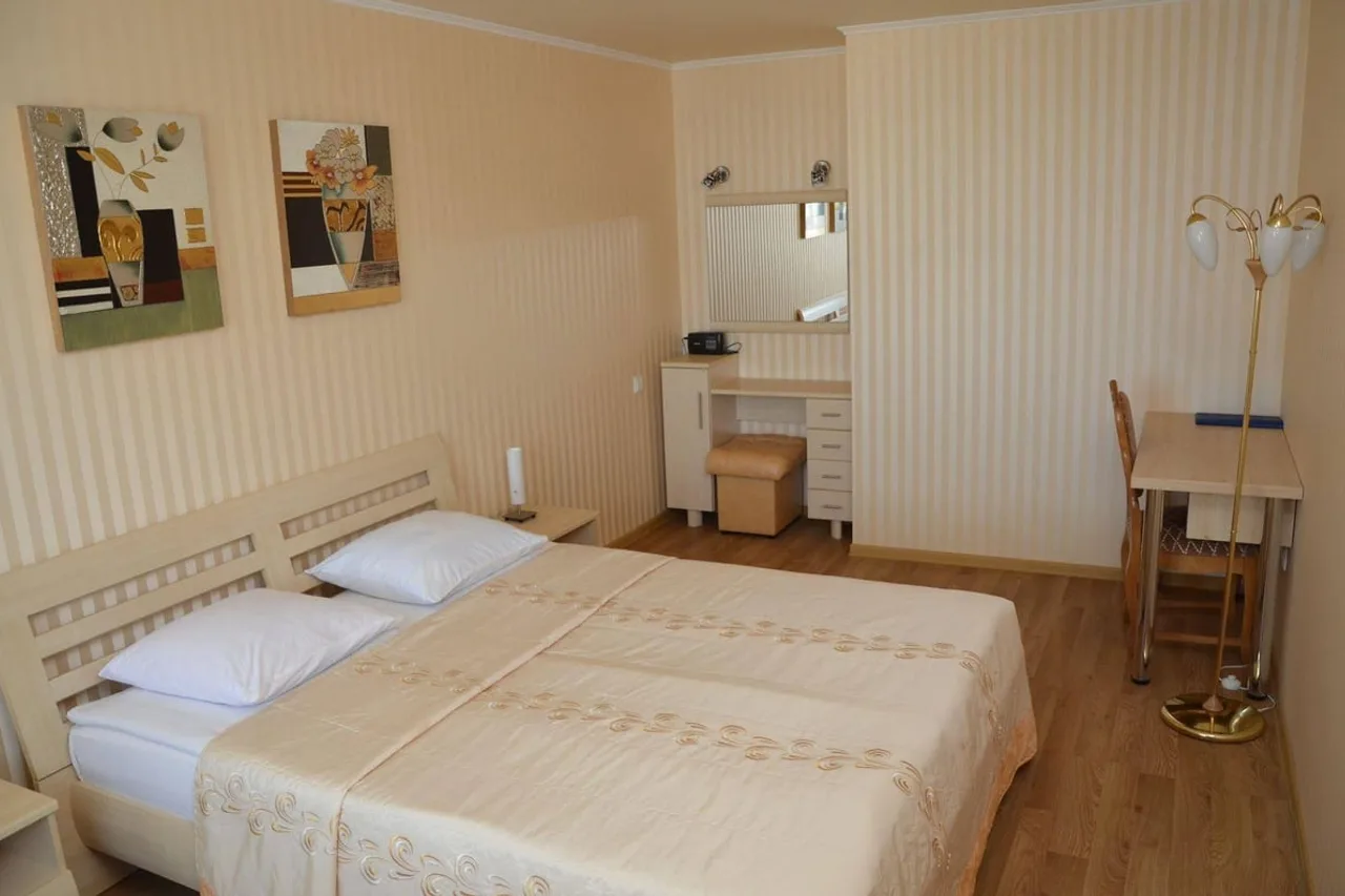 Hotel Belarus Brest — ภาพห้องพักและบรรยากาศ