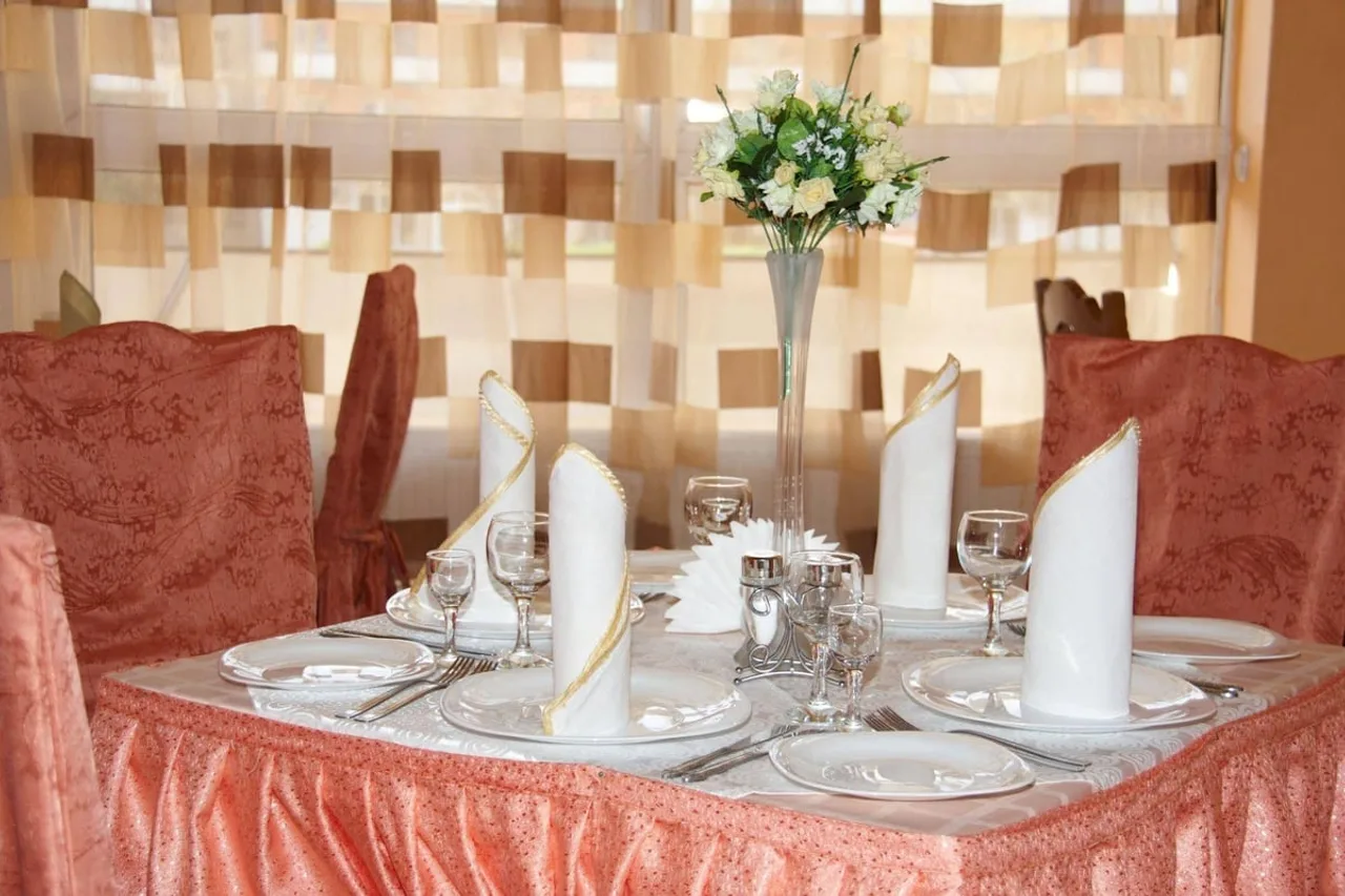Hotel Belarus Brest — ภาพห้องพักและบรรยากาศ