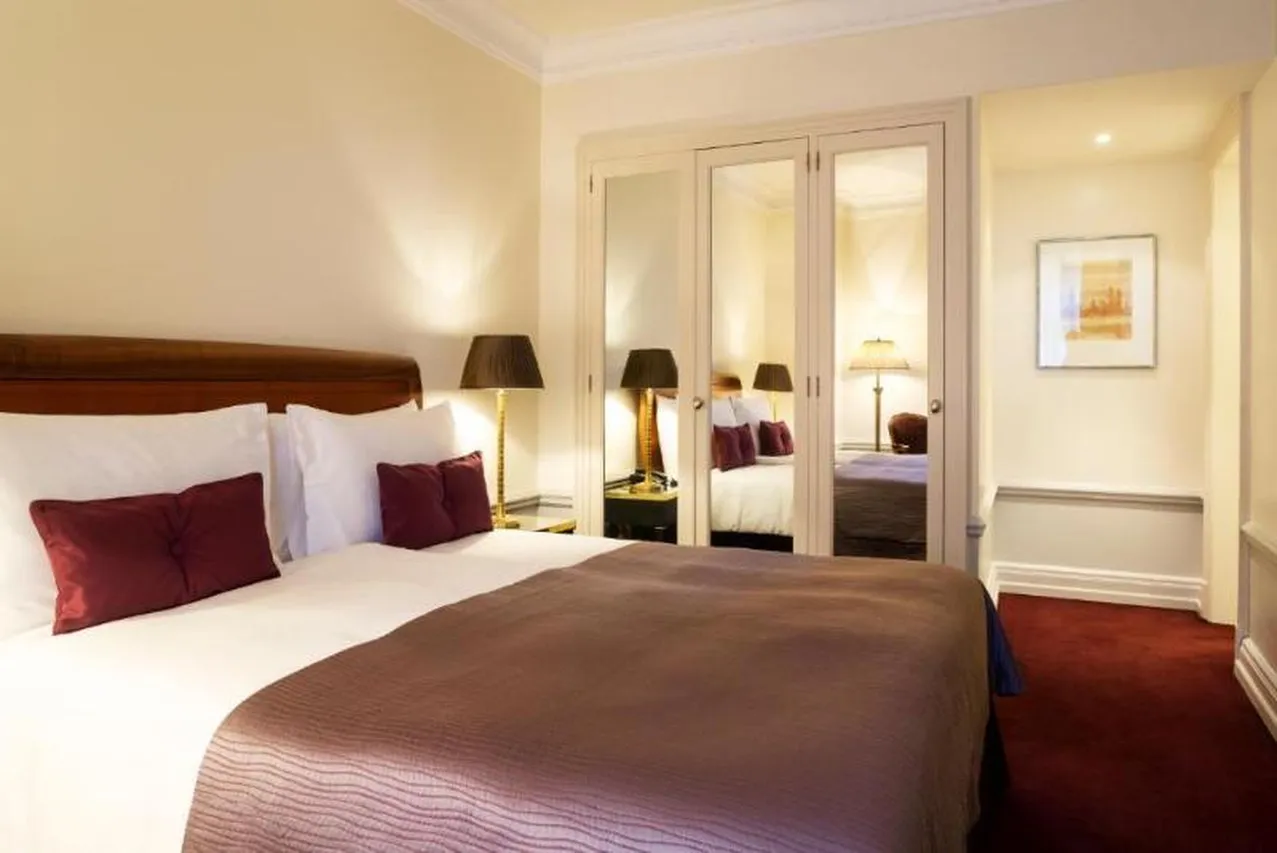 Hotel Bellevue Palace Bern — rooms and atmosphere