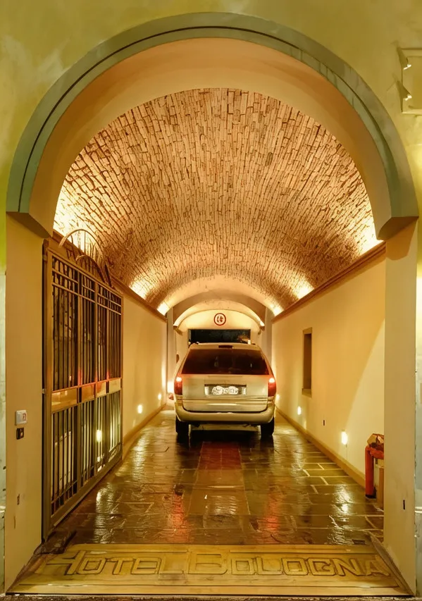 Hotel Bologna Pisa — rooms and atmosphere