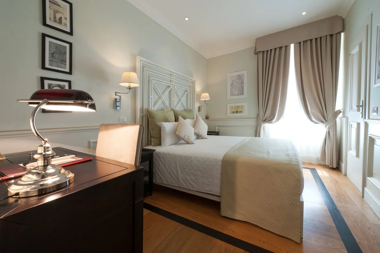 Hotel Bologna — rooms and atmosphere
