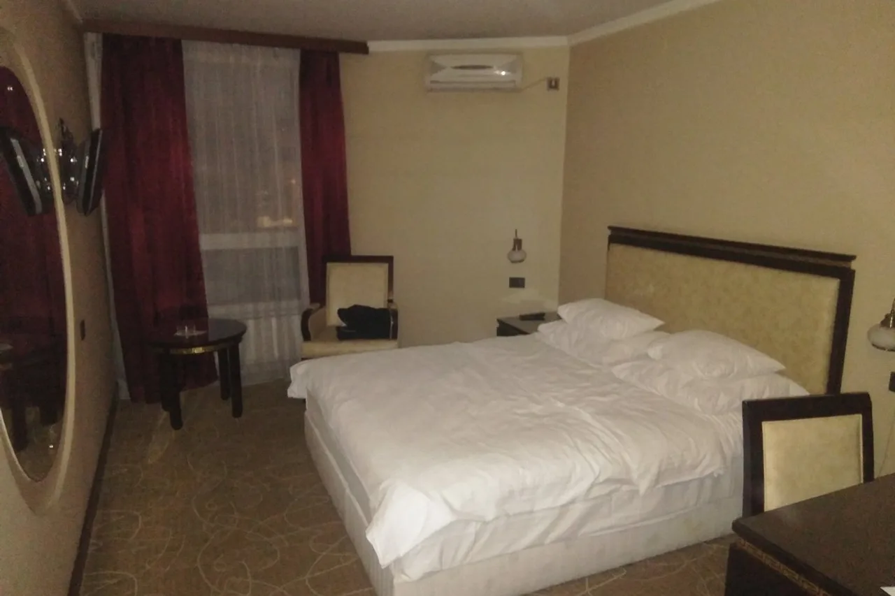 Hotel Bosna Banja Luka — ภาพห้องพักและบรรยากาศ