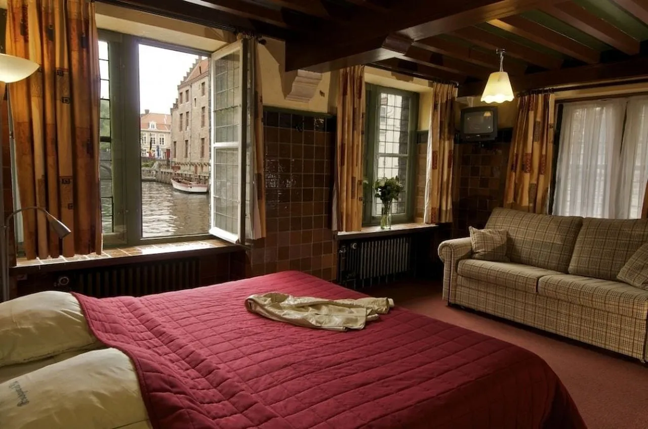 Hotel Bourgoensch Hof — rooms and atmosphere