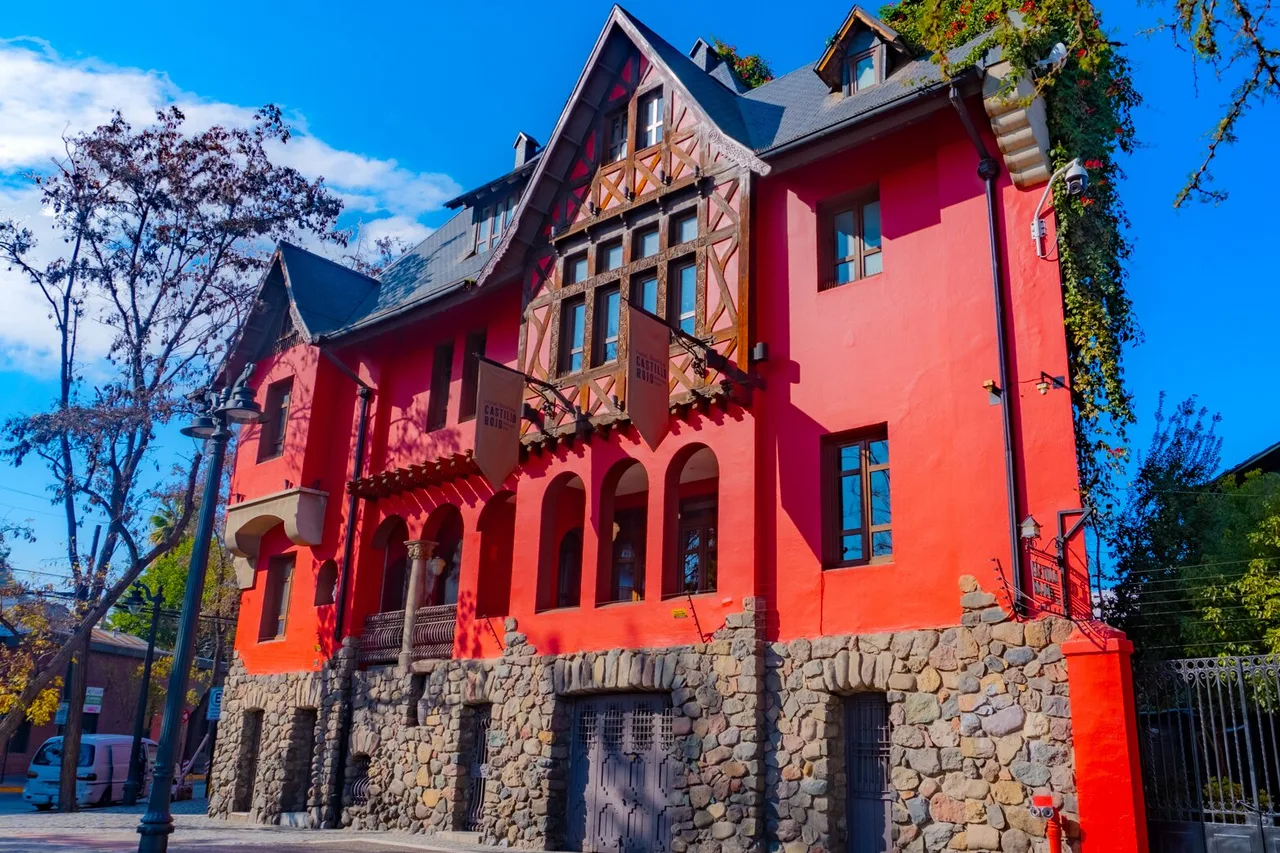 Hotel Boutique Castillo Rojo — โรงแรมในซานติอาโก