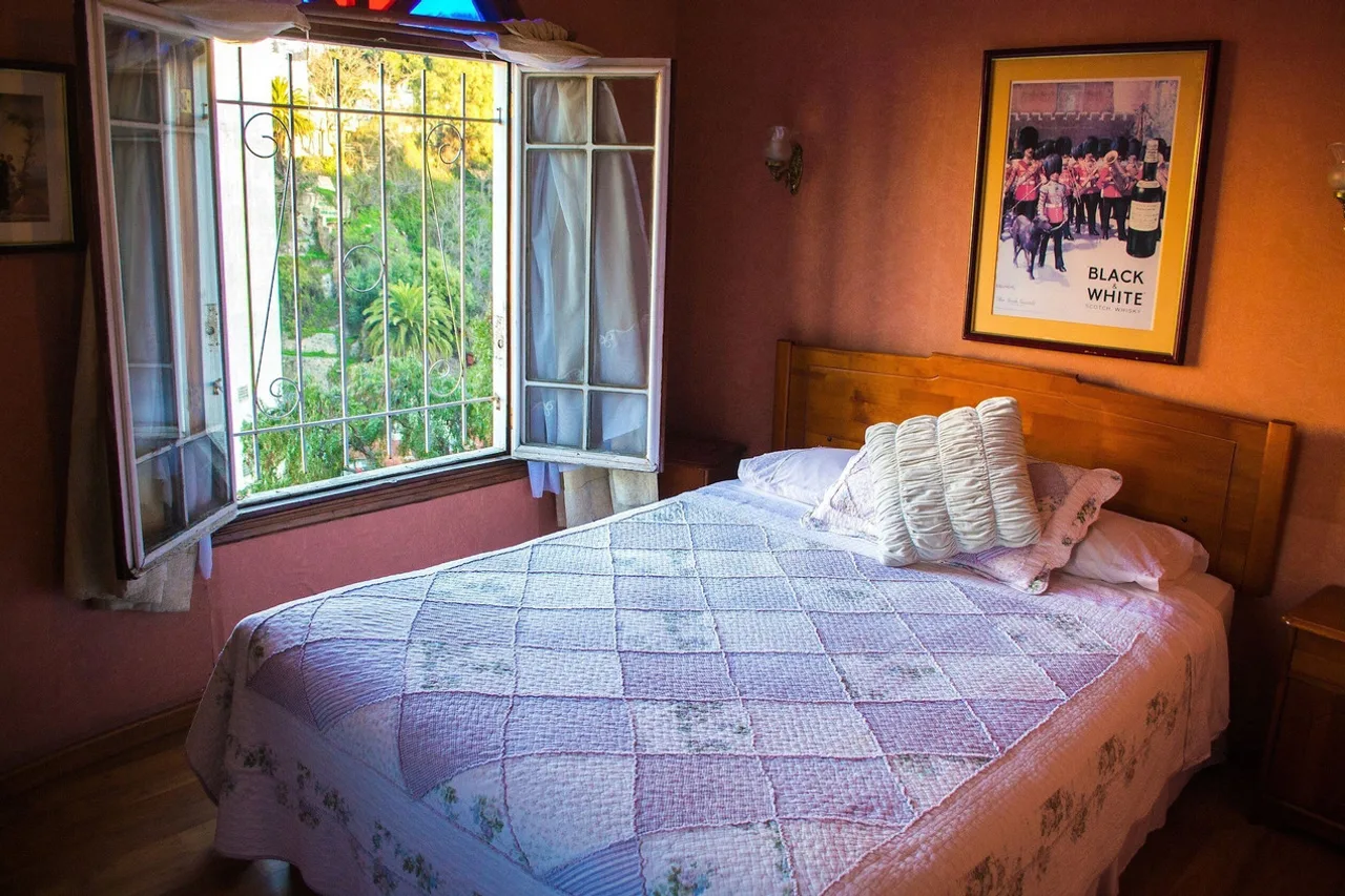Hotel Brighton — ภาพห้องพักและบรรยากาศ