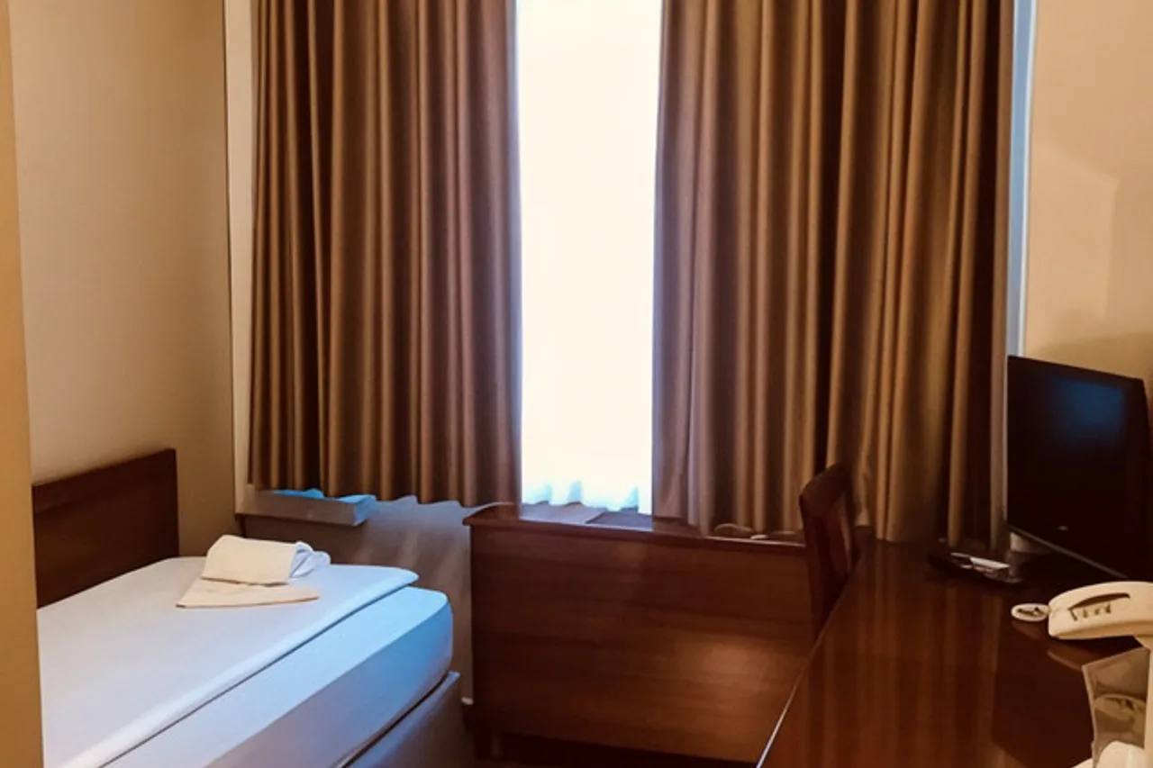 Hotel Bristol — ภาพห้องพักและบรรยากาศ