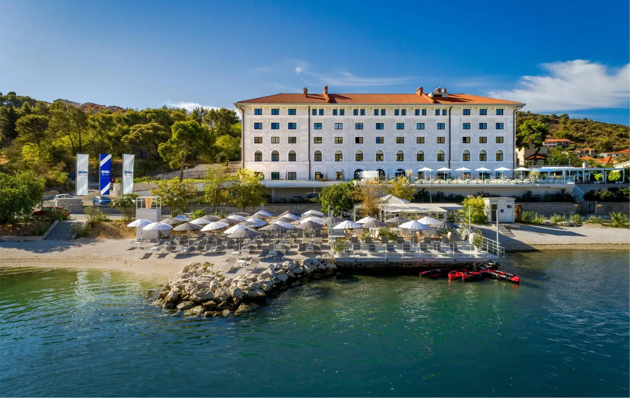 Brown Beach House & Spa — rooms and atmosphere