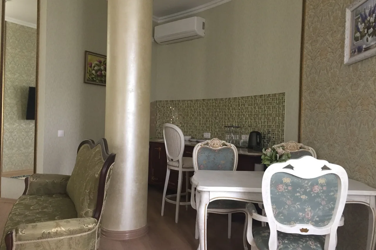 Hotel Bug — ภาพห้องพักและบรรยากาศ