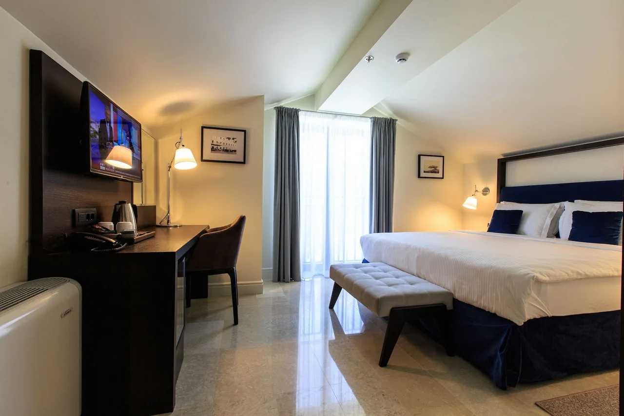 Hotel California by Aycon — ภาพห้องพักและบรรยากาศ