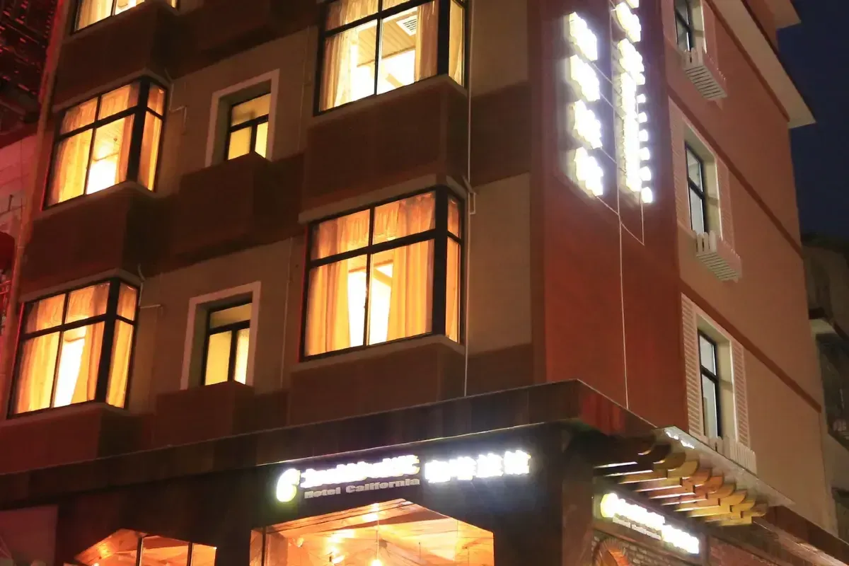Hotel California Zhangjiajie — rooms and atmosphere