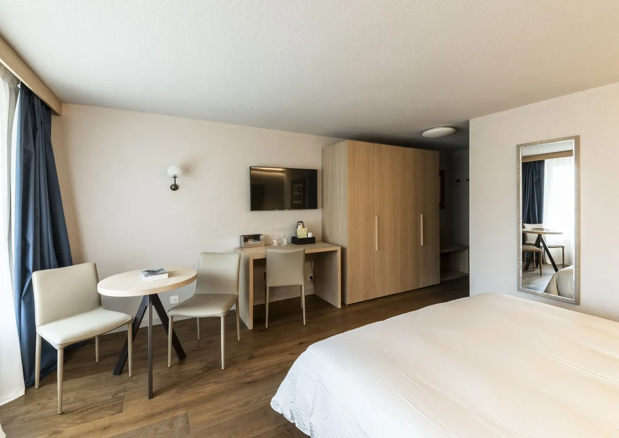 Hotel Caprice — rooms and atmosphere