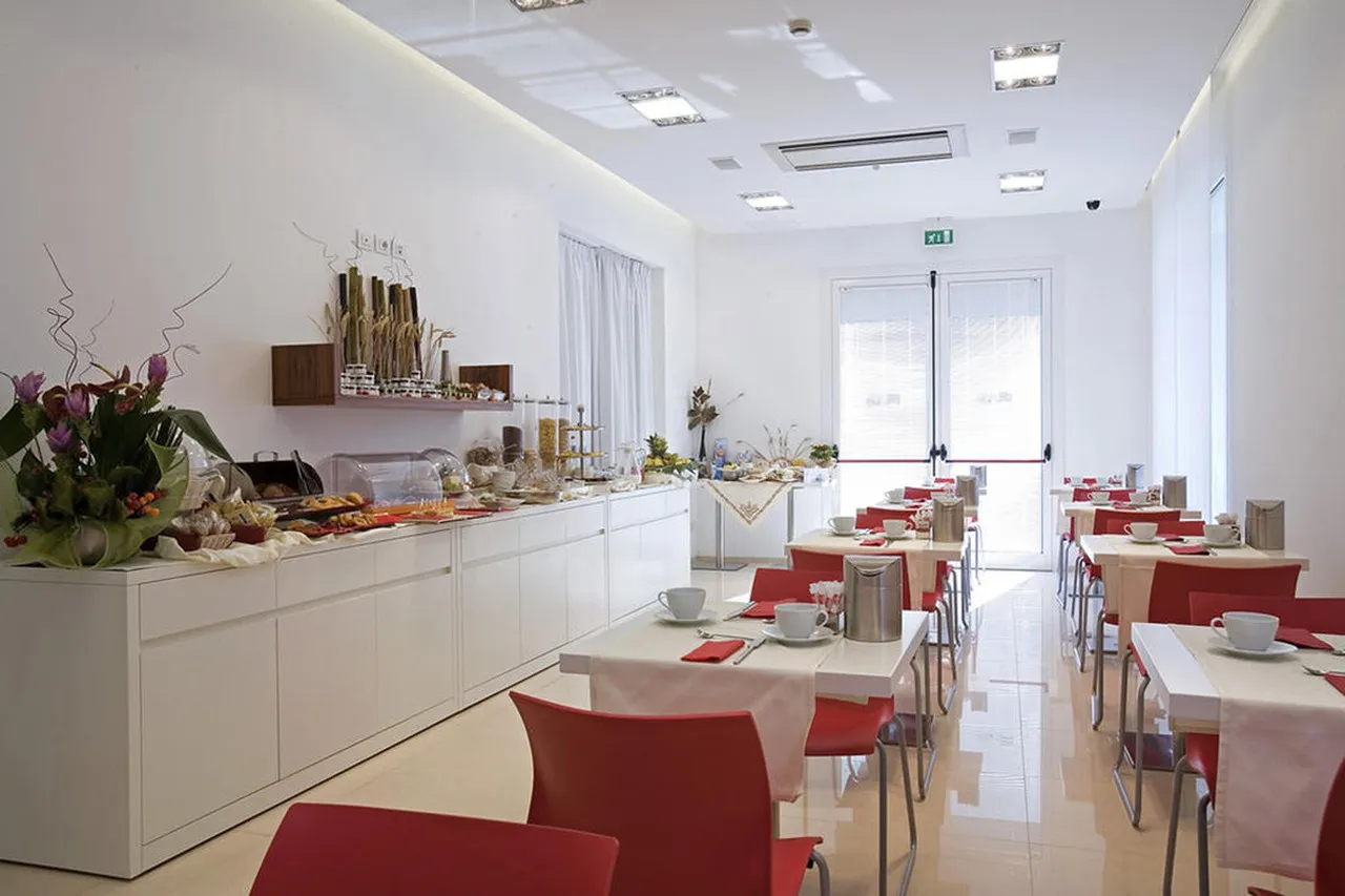 Hotel Card International — rooms and atmosphere